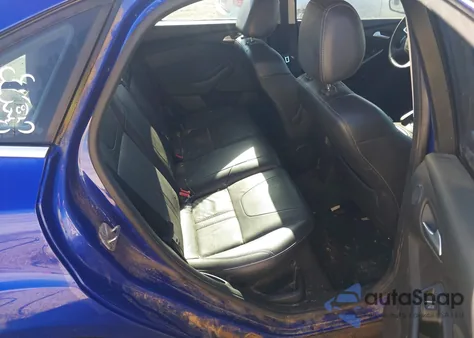 2014 Ford Focus Titanium z USA, uszkodzony, nr VIN 1FADP3J20EL240367